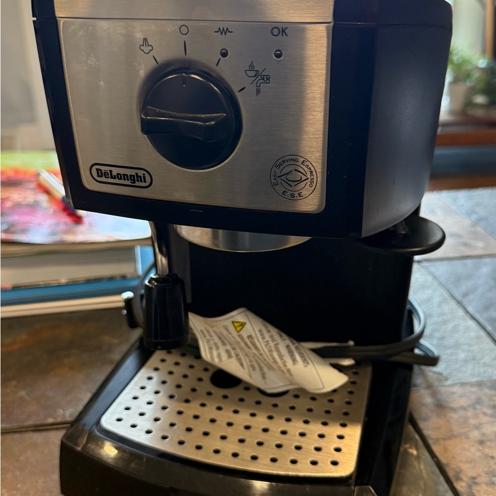 DeLonghi EC155 Black and Silver Espresso Machine with Frother. Very gently used.